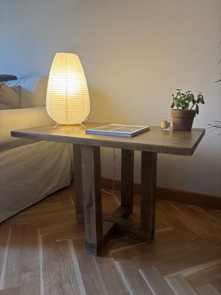 Mesa auxiliar artesanal estilo Japandi madera