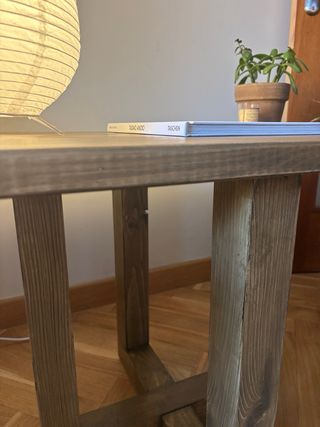 Mesa auxiliar artesanal estilo Japandi madera