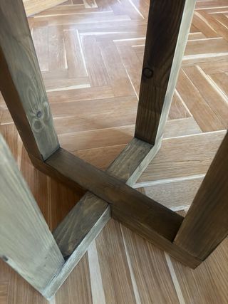 Mesa auxiliar artesanal estilo Japandi madera
