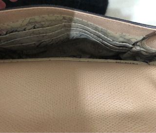 Bolso guess color camel ,de mano y para colgar