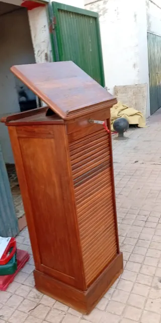 Mueble archivador antiguo de madera