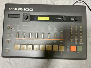 Caja de ritmos Kawai R-100