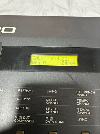 Caja de ritmos Kawai R-100