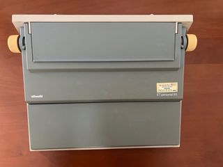 Máquina de escribir Olivetti ET personal 55