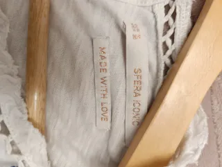 Camiseta bordada flores y lentejuelas