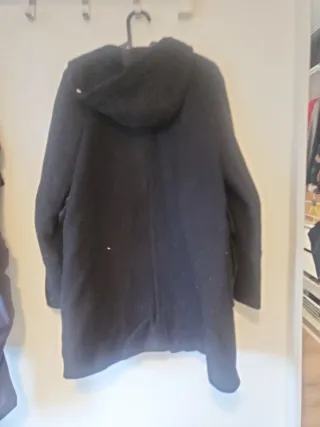 Abrigo Zara Negro con Capucha