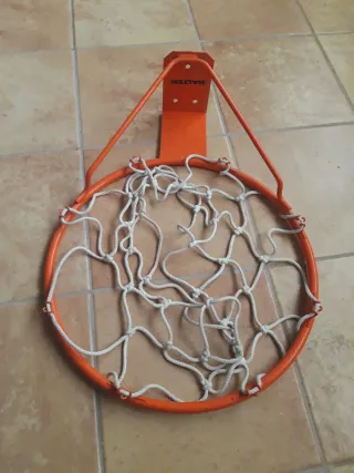 Canasta de baloncesto naranja