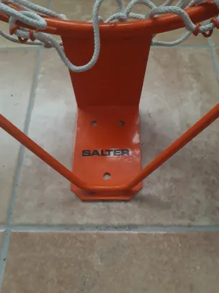 Canasta de baloncesto naranja