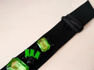 Pulsera Teria Yabar Negra con Piedras Verdes