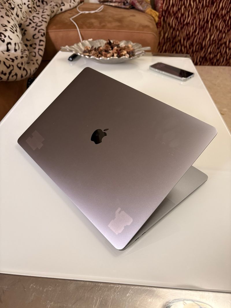 Macbook Pro 15 2018 Plata/Gris Espacial
