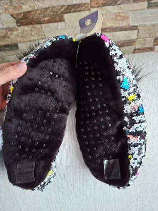 Pantuflas Claire's M/L lentejuelas y pompón