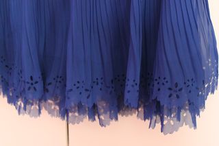 Minifalda plisada azul Stradivarius