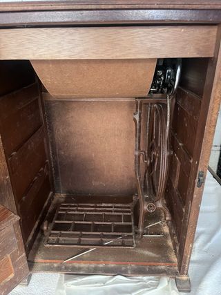 máquina coser Alfa antigua con armario