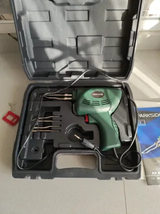 Soldador eléctrico Parkside con accesorios