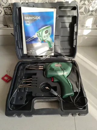 Soldador eléctrico Parkside con accesorios