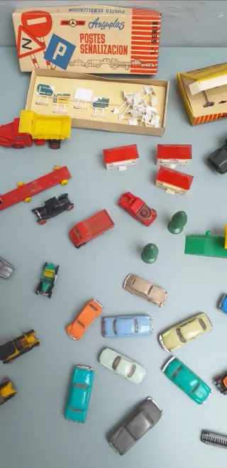 Coches, camiones, vehículos de juguete