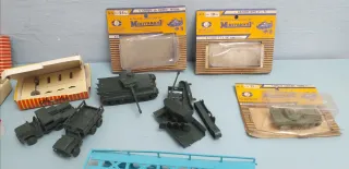 Coches, camiones, vehículos de juguete