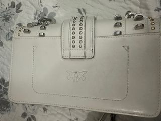 Borsa Pinko Bianca con Dettagli Oro e Borchie