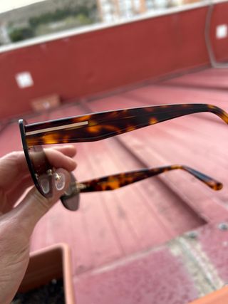 Gafas de sol marrones y multicolor