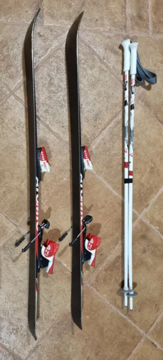 Esquís infantiles Atomic con bastones