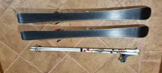 Esquís infantiles Atomic con bastones