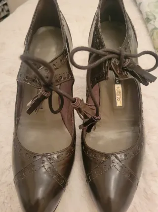 Zapatos de tacón marrones