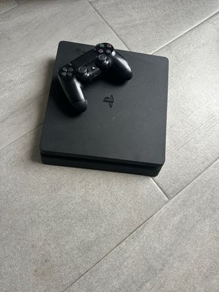 PS4 Slim 500GB Nera + Controller e Cavi