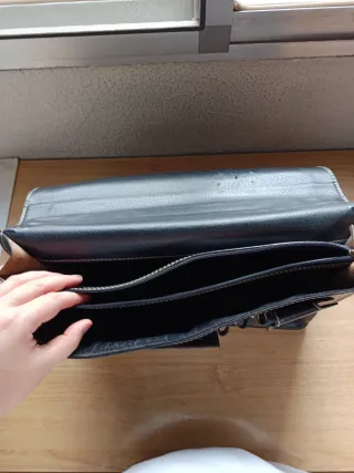 Maletín de piel negro