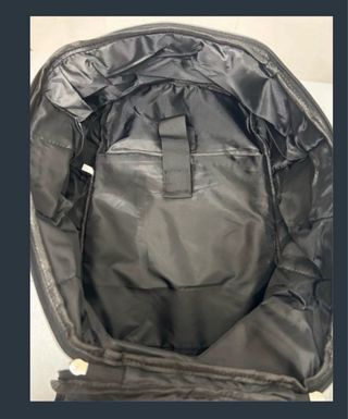 Mochila de viaje negra nueva
