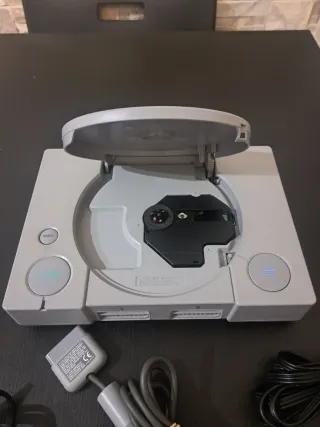 Playstation 1 Gris + Mando + Funda