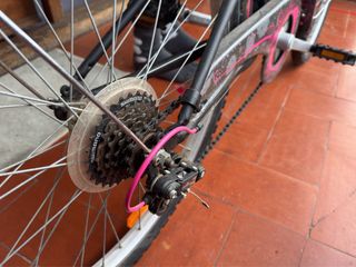 Bicicleta B'Twin Poply 500 Negra/Rosa 6V