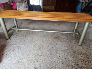 Banco de madera y metal
