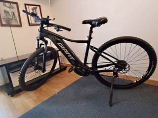 Bicicleta Eléctrica Giant Negra