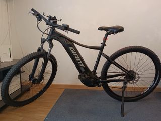 Bicicleta Eléctrica Giant Negra