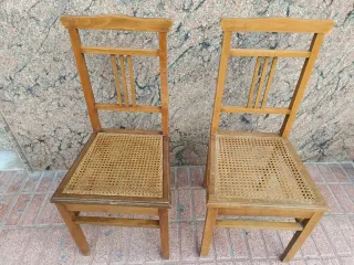 Juego de 2 Sillas de Madera con Asiento de rejilla