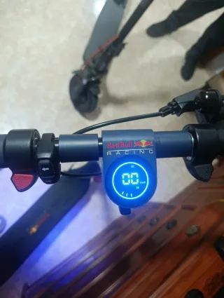 Patín Eléctrico Red Bull Racing Azul/Rojo