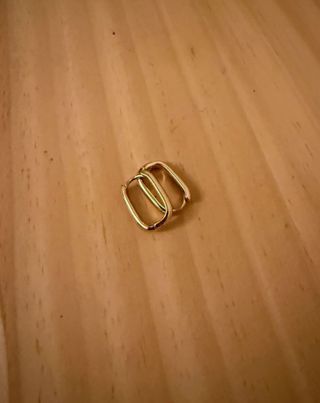 Pendientes dorados ovalados