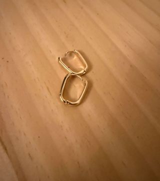 Pendientes dorados ovalados