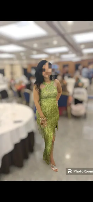 Vestido de fiesta verde con flecos