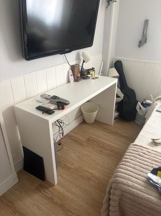 Mesa de estudio blanca