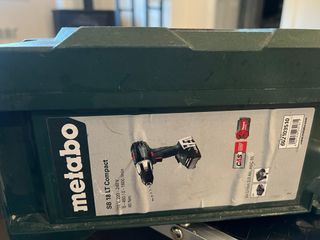 Taladro percutor Metabo con baterías