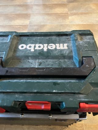 Taladro percutor Metabo con baterías