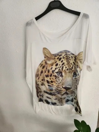 Camiseta con estampado de leopardo
