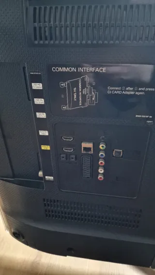 Televisor Samsung Negro y Plateado