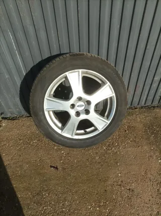 Llanta de aluminio 17 pulgadas Ford