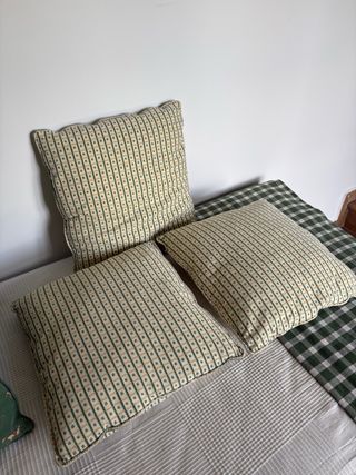 Cojines varios tamaños y colores