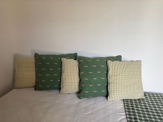 Cojines varios tamaños y colores