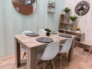 Mesa de comedor de madera + 4 sillas