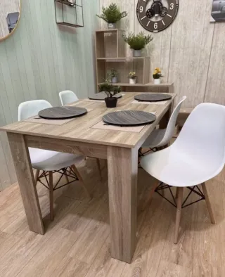 Mesa de comedor de madera + 4 sillas