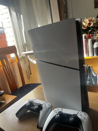 PlayStation 5 Slim Digital + 2 Mandos Dualsense -